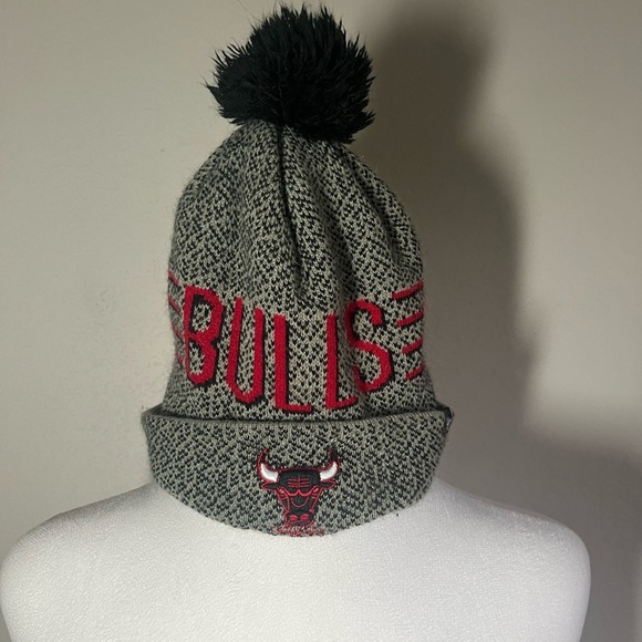 Men’s Gray with Red Lettering Brand ‘47 Chicago Bulls Beanie OSFM - Picture 1 of 7
